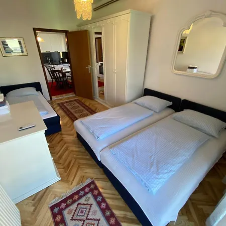 Apartment Alma *